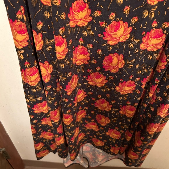 Lula Roe Carly dress, sz XL fits up to 2x, gently worn. Soft knit style - Picture 2 of 9